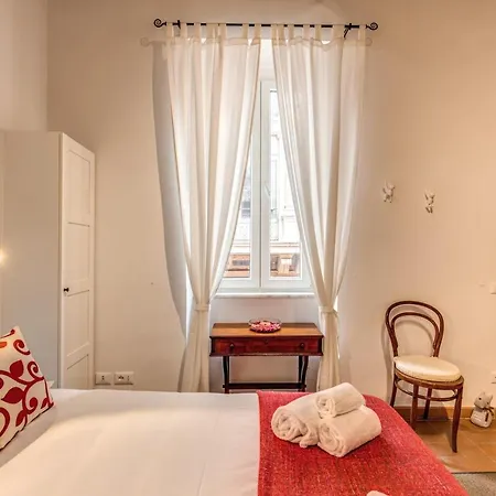 Piccolo Trevi Гостевой дом Рим