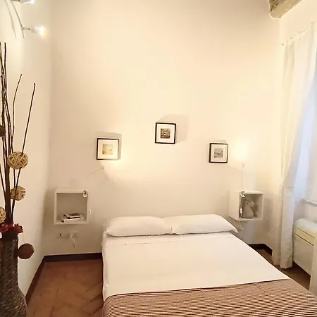 Piccolo Trevi Гостевой дом Рим