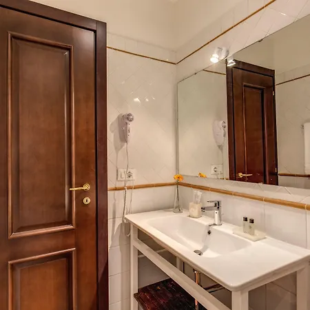 Piccolo Trevi Гостевой дом Рим