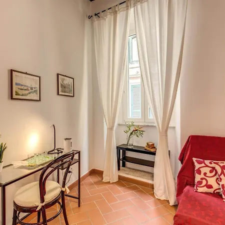 Piccolo Trevi Гостевой дом Рим