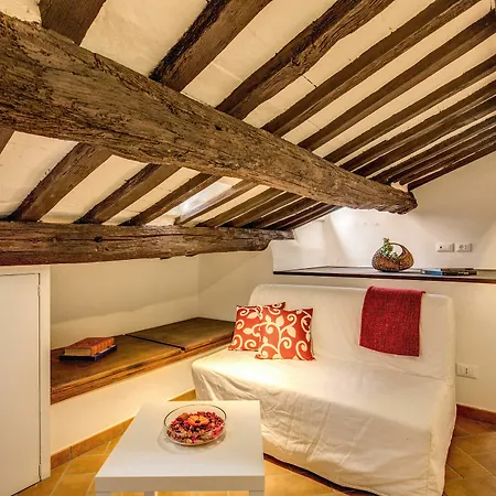 Konukevi Piccolo Trevi