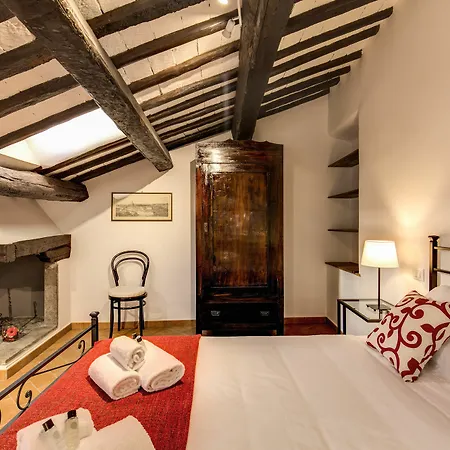 Konukevi Piccolo Trevi Roma